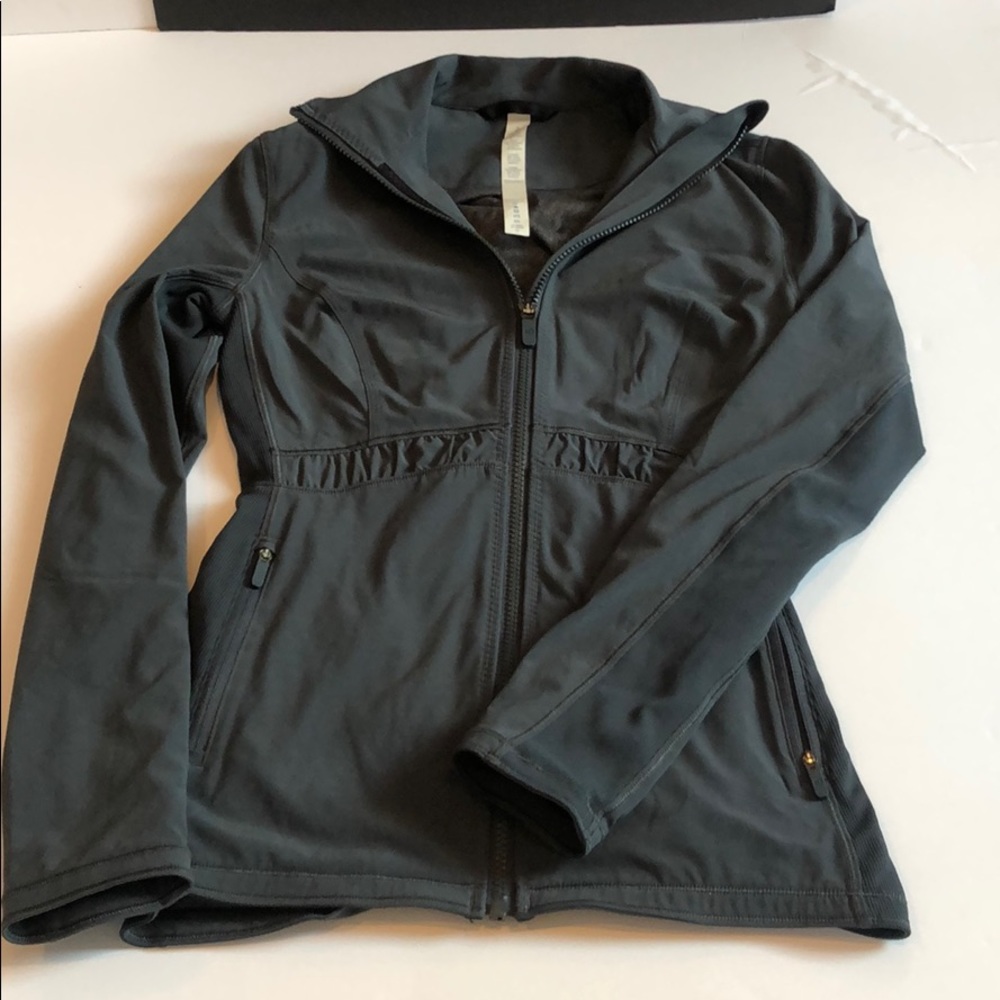 Lululemon cinched waist jacket in dark steel gray